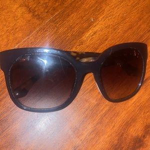 Authentic prada Cateye 🕶, frame excellent condition, slight scratches on lenses